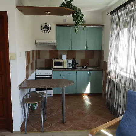 Kuhrner Apartman 11a *